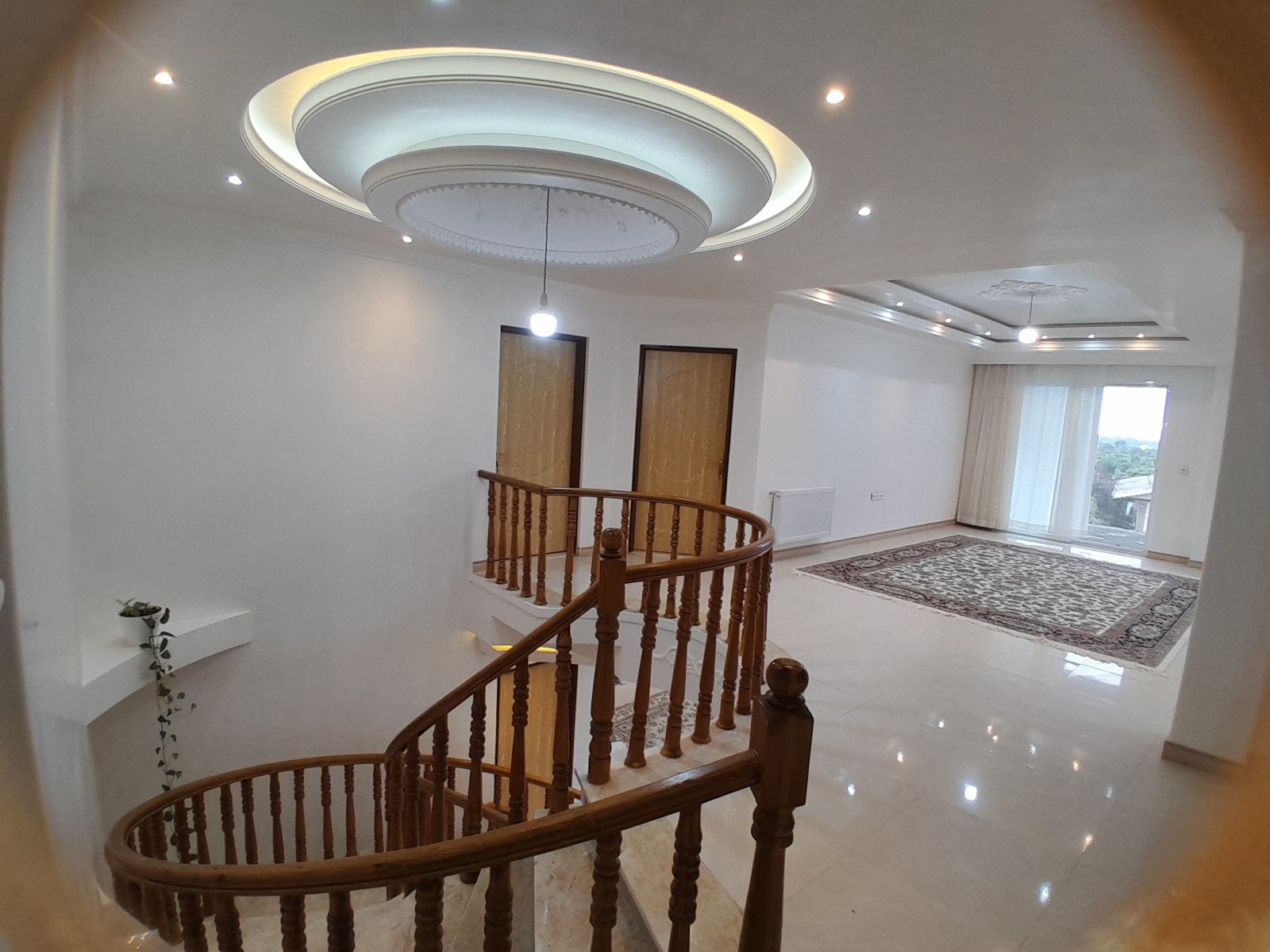اتاق پذیرایی طبقه اول