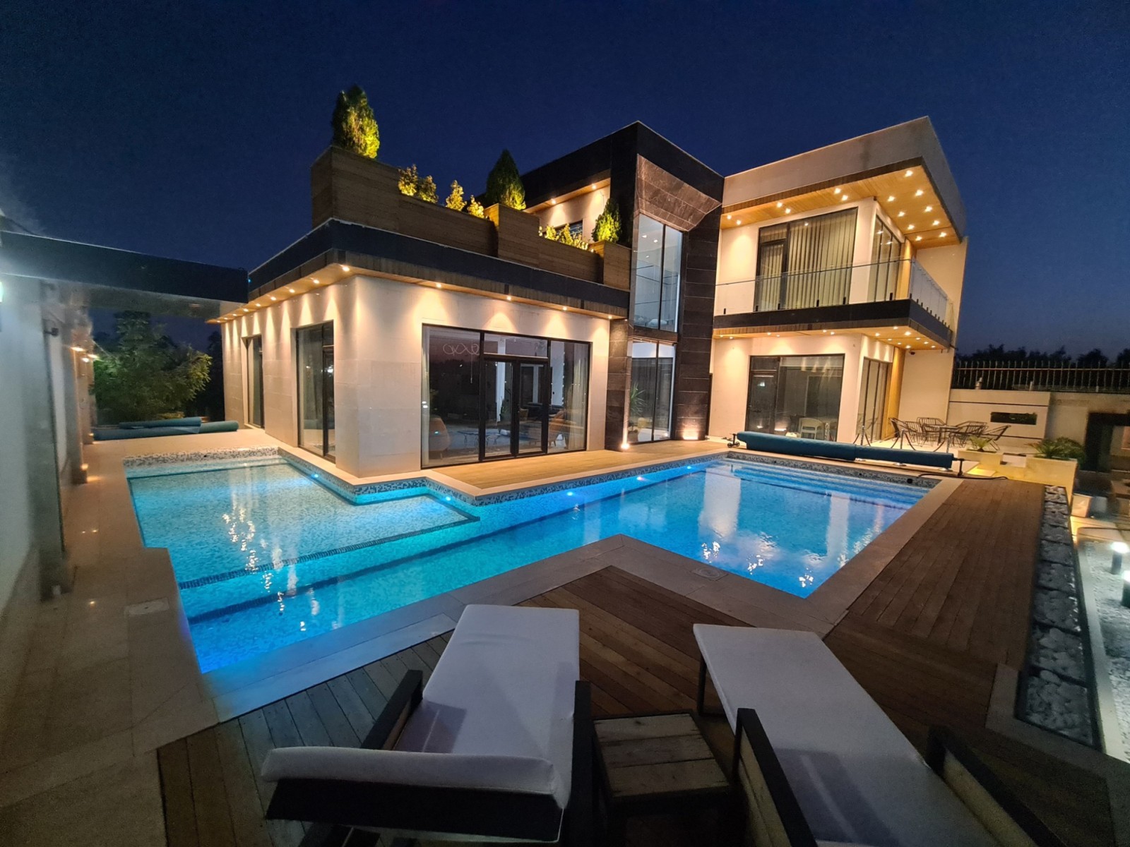 نمای بیرونی ساختمان نمای بیرونی ساختمان