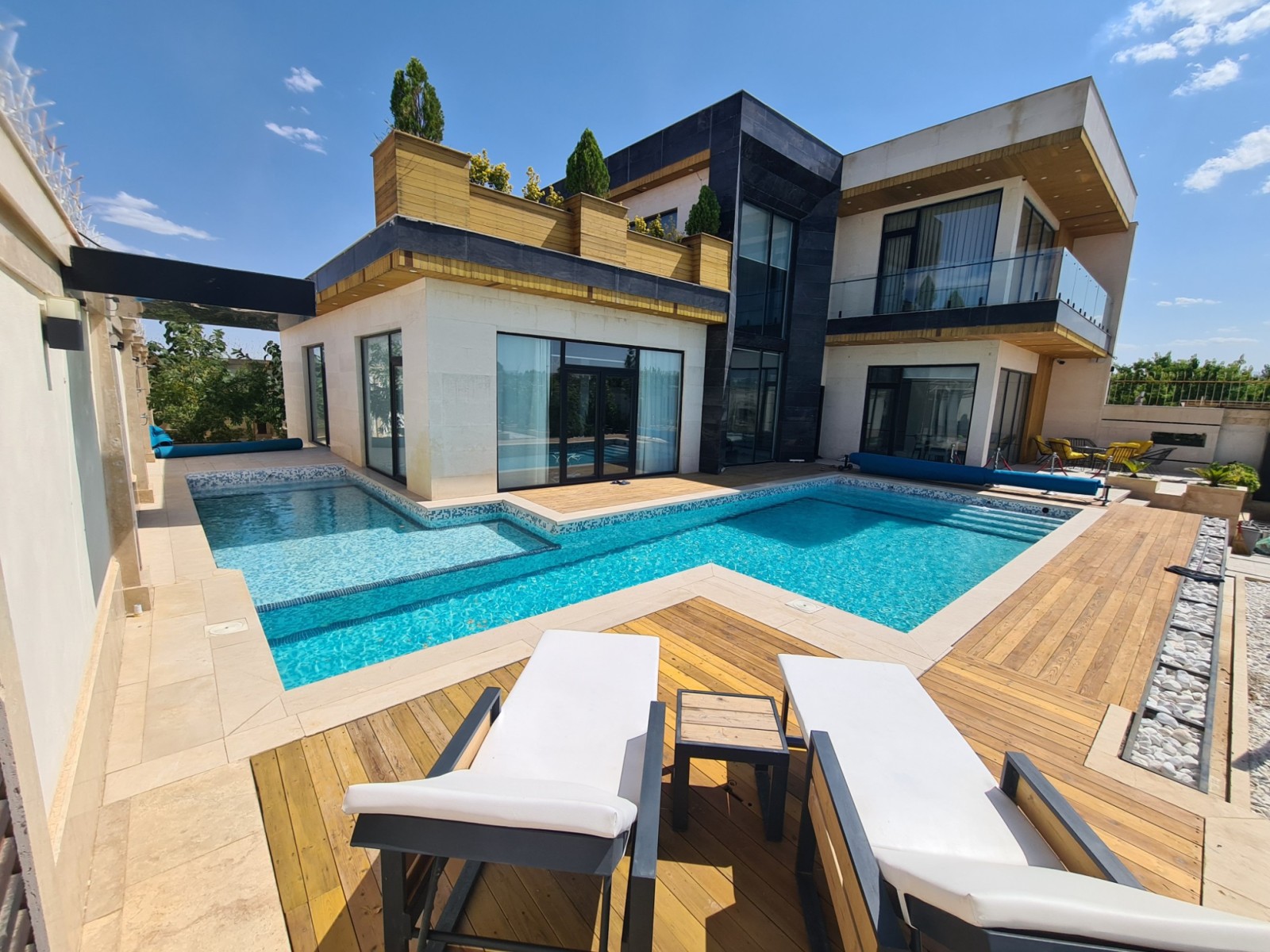 نمای بیرونی ساختمان نمای بیرونی ساختمان