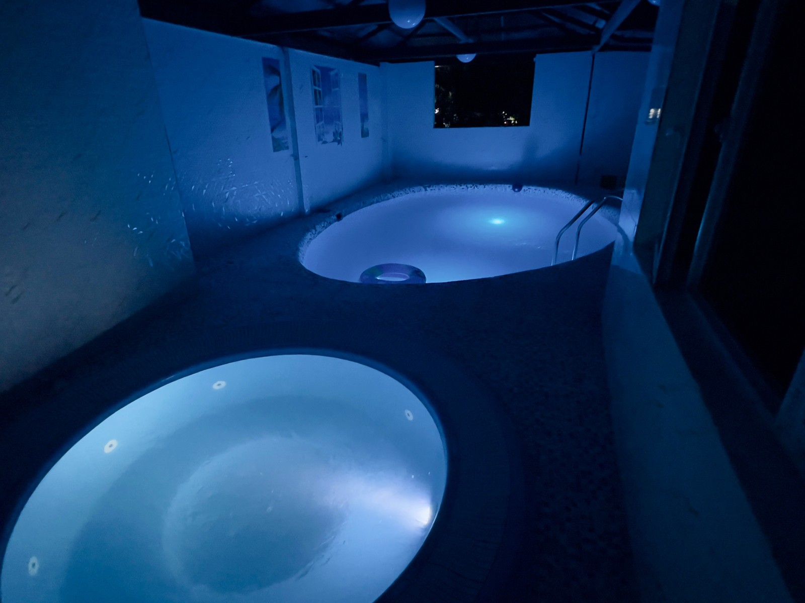 استخر و جکوزی