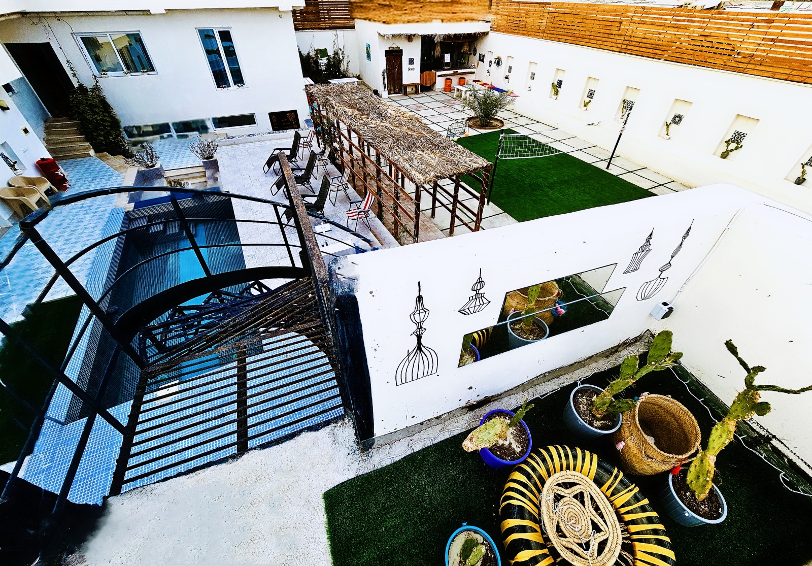 نمای کلی اقامتگاه (روز) نمای کلی اقامتگاه (روز)