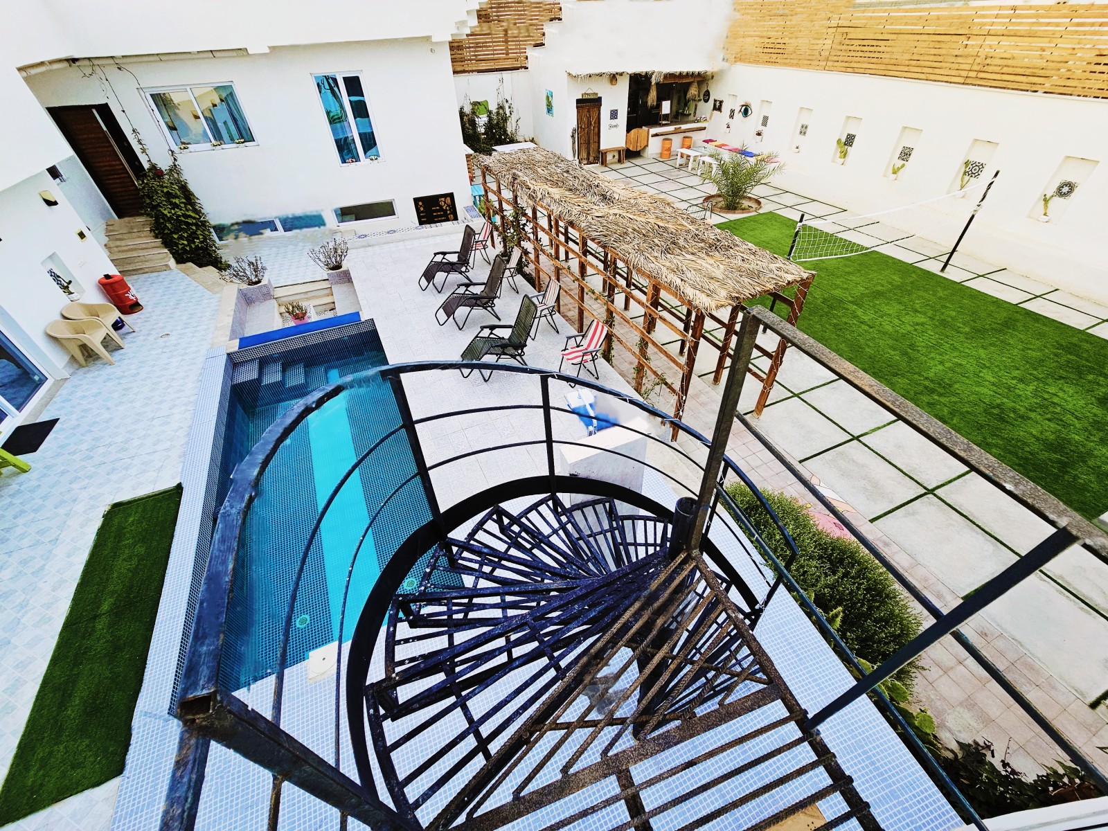 نمای کلی اقامتگاه (روز) نمای کلی اقامتگاه (روز)