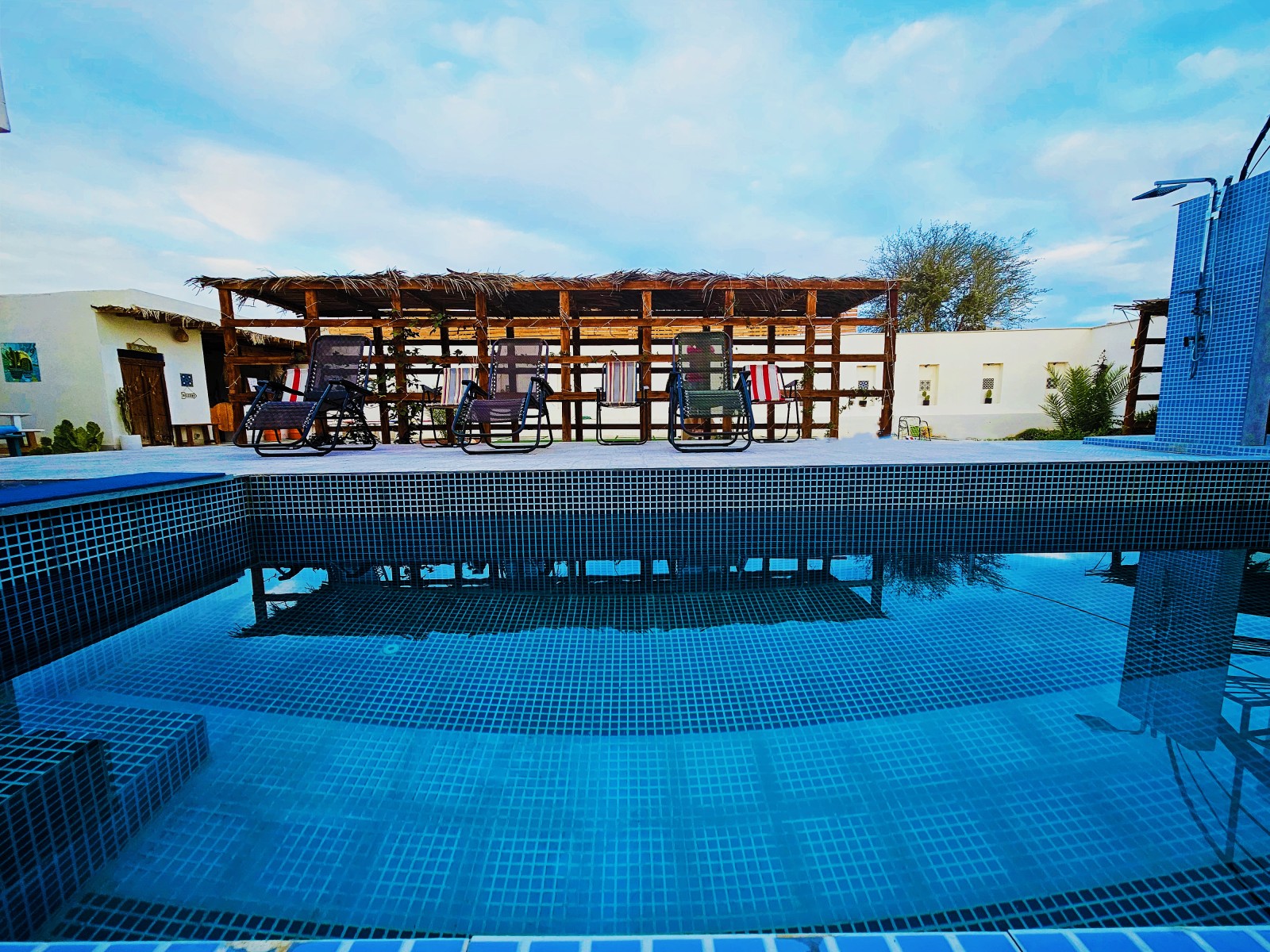 استخر (نمای روز) استخر (نمای روز)