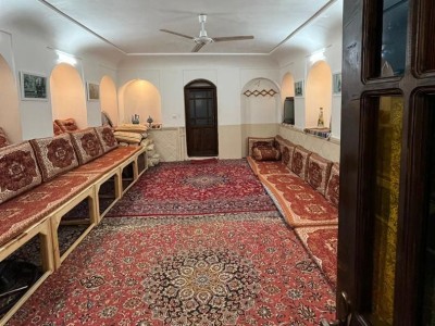 اقامتگاه تاریخی خانه سمنانی ها "اتاق کرسی"