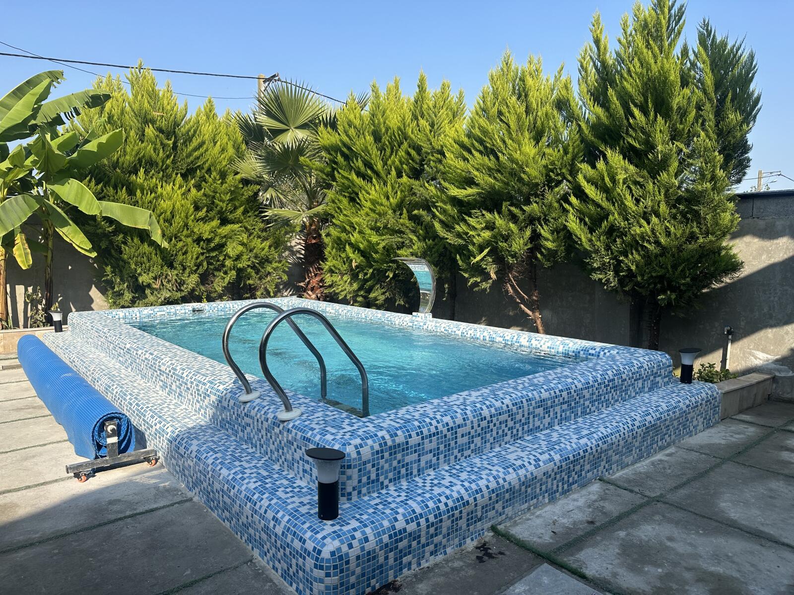 استخر چهار فصل آبگرم