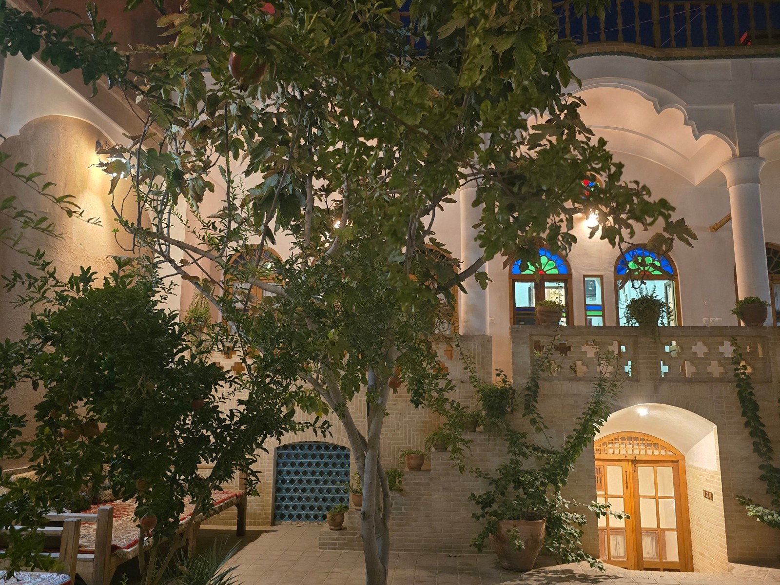حیاط