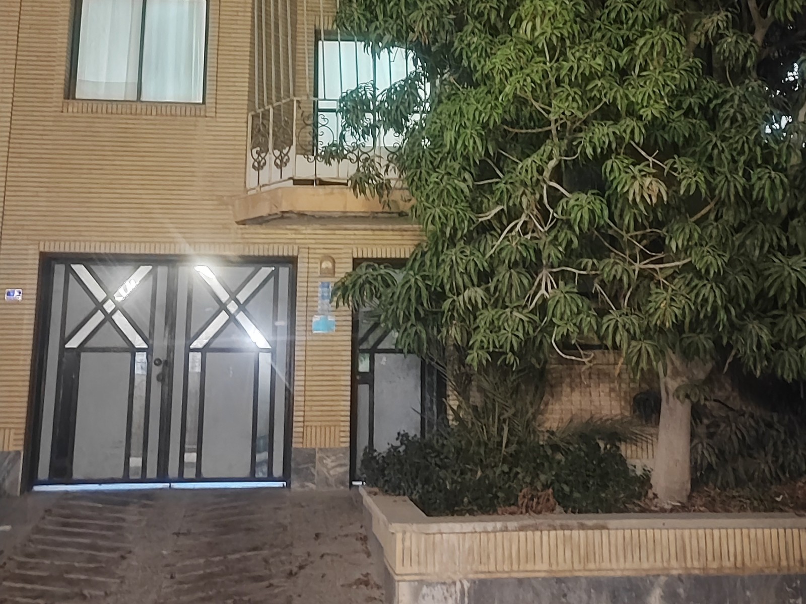 نمای بیرونی ساختمان نمای بیرونی ساختمان