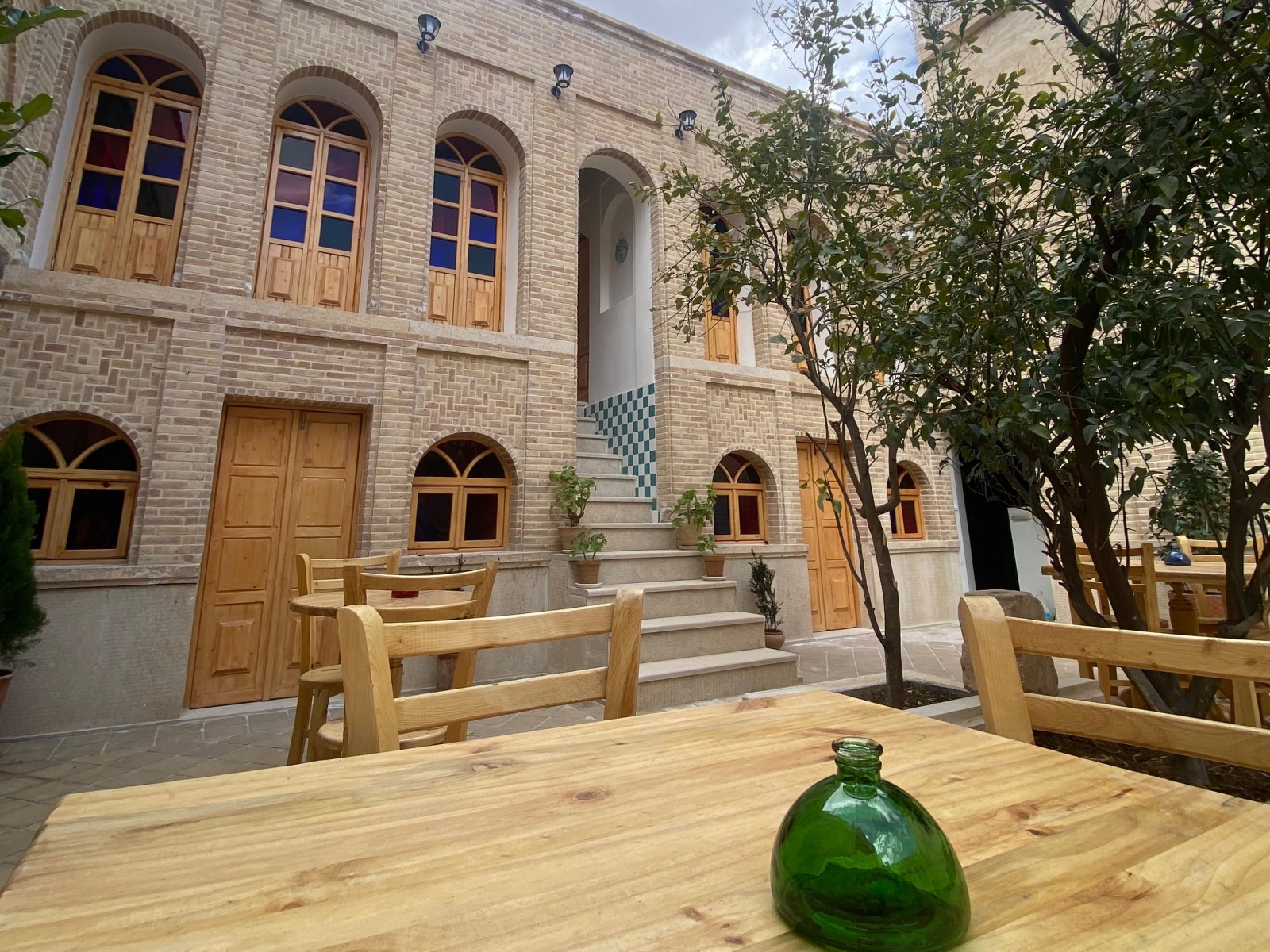 حیاط اقامتگاه حیاط اقامتگاه