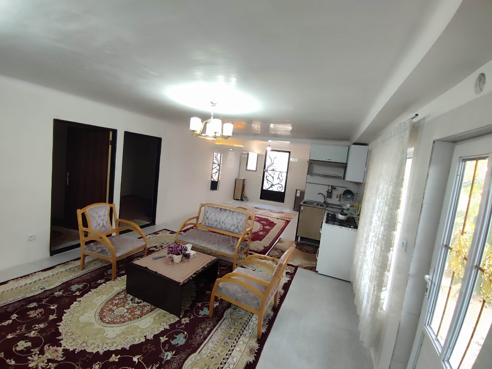 اتاق پذیرایی و آشپزخانه اتاق پذیرایی و آشپزخانه