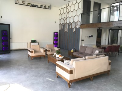 ویلای دوبلکس سه خوابه استخردار آبگرم و میز ایرهاکی