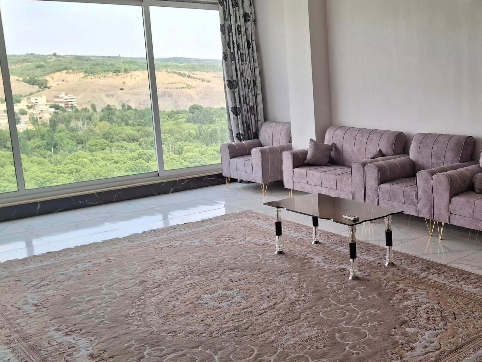 اتاق پذیرایی ویو ، رودخانه و جنگل