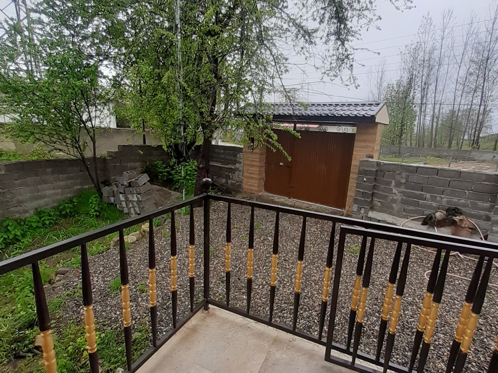 نمایی از حیاط