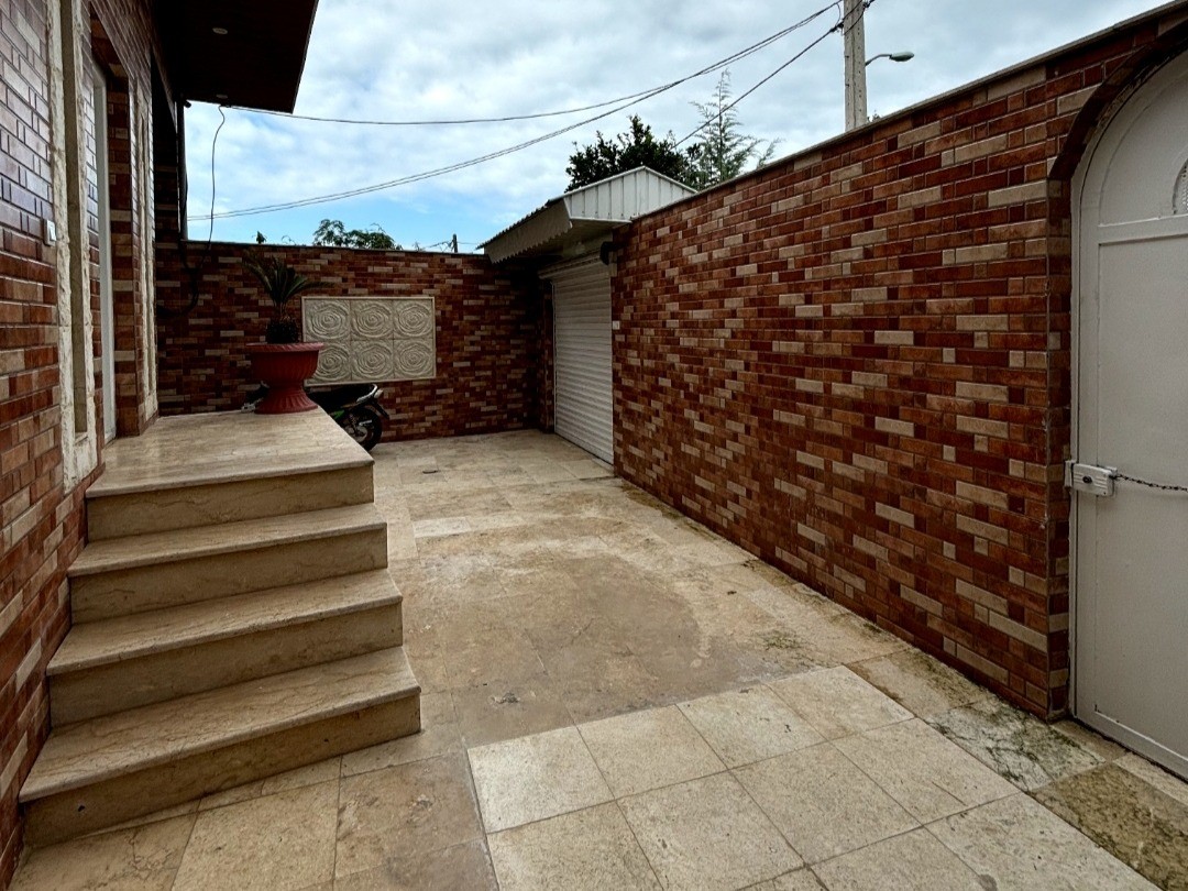 نمای بیرونی ساختمان