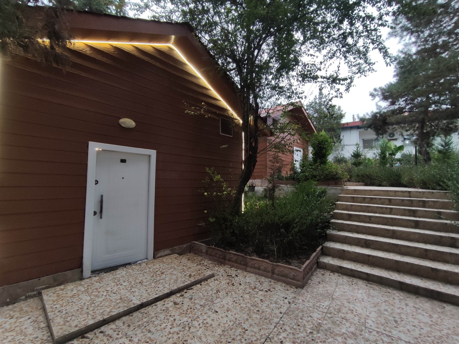 نمای بیرونی ساختمان