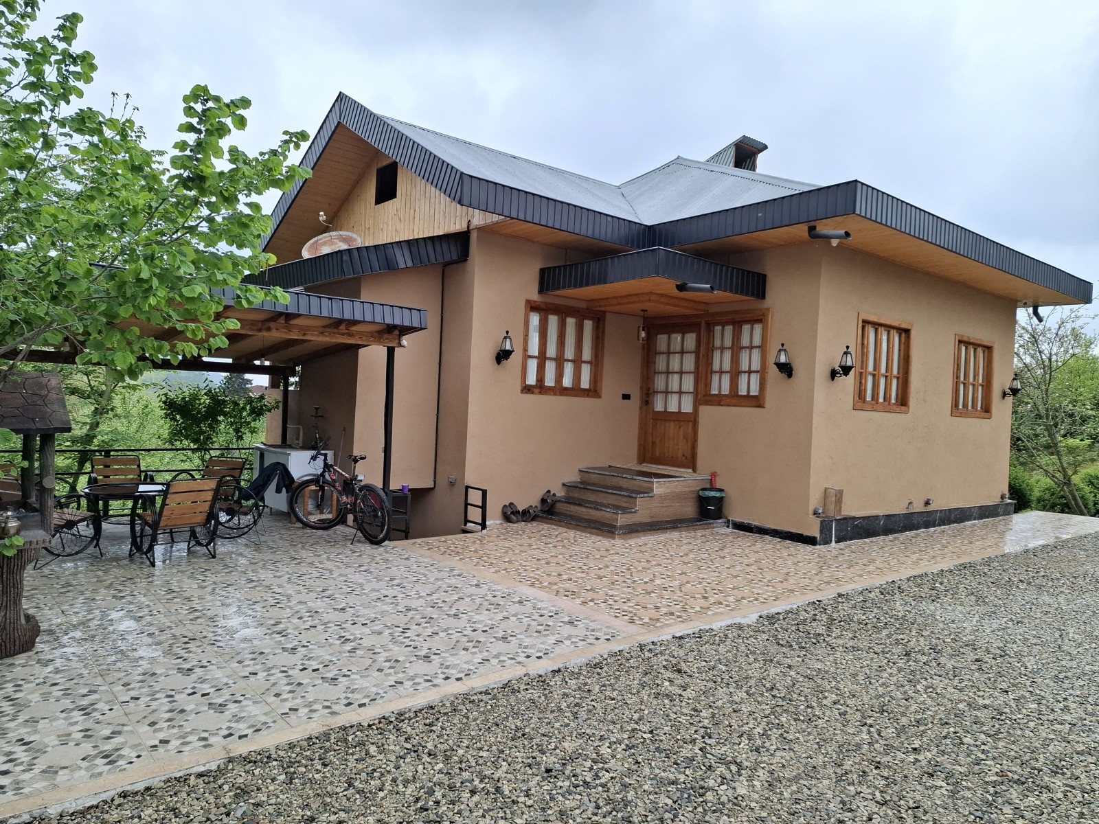 نمای ورودی ساختمان