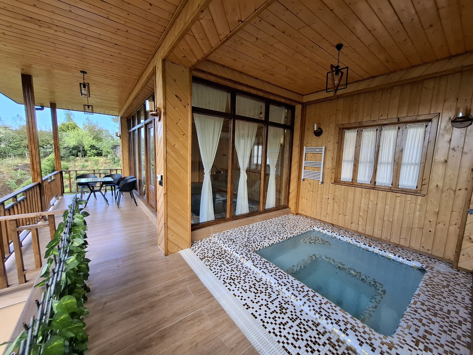 جکوزی و تراس