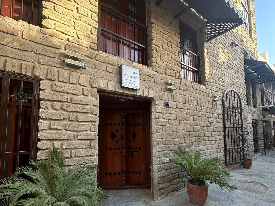 نمای بیرونی ساختمان
