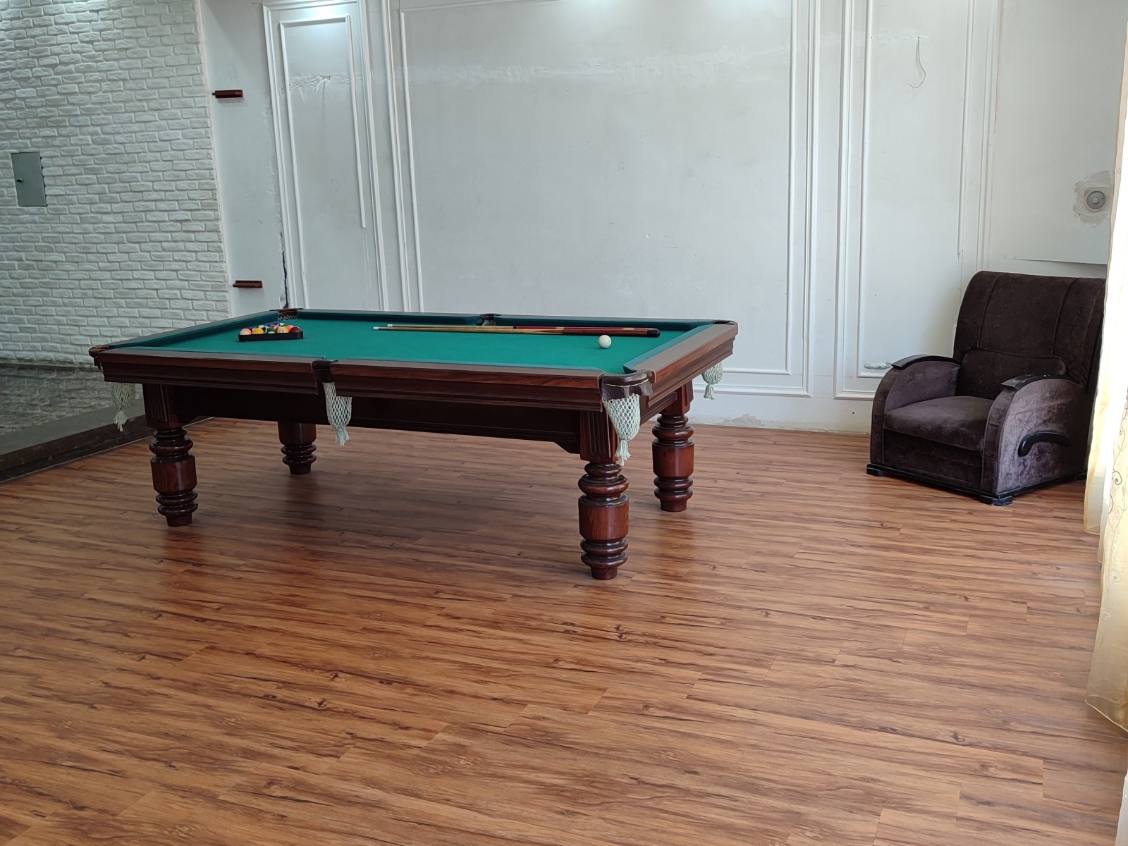 نمای از میز بیلیارد