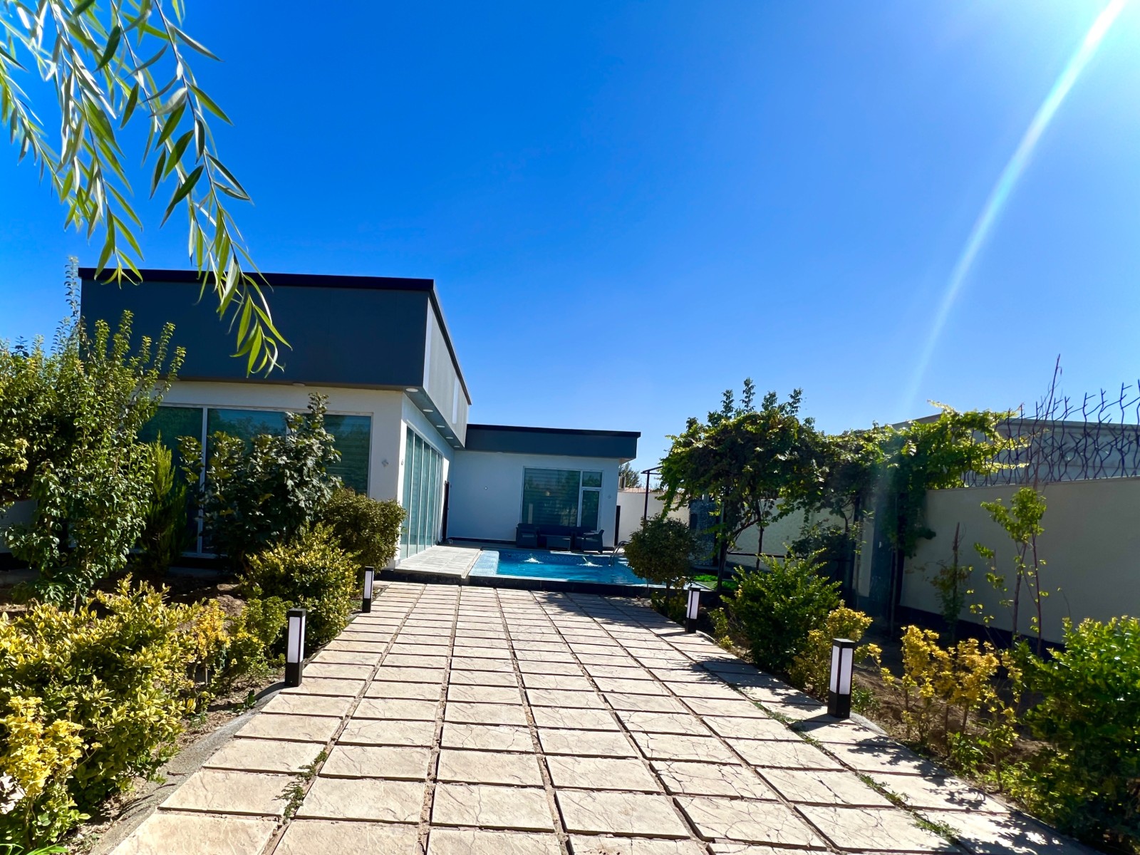 نما مدرن استخر چهار فصل نما مدرن استخر چهار فصل