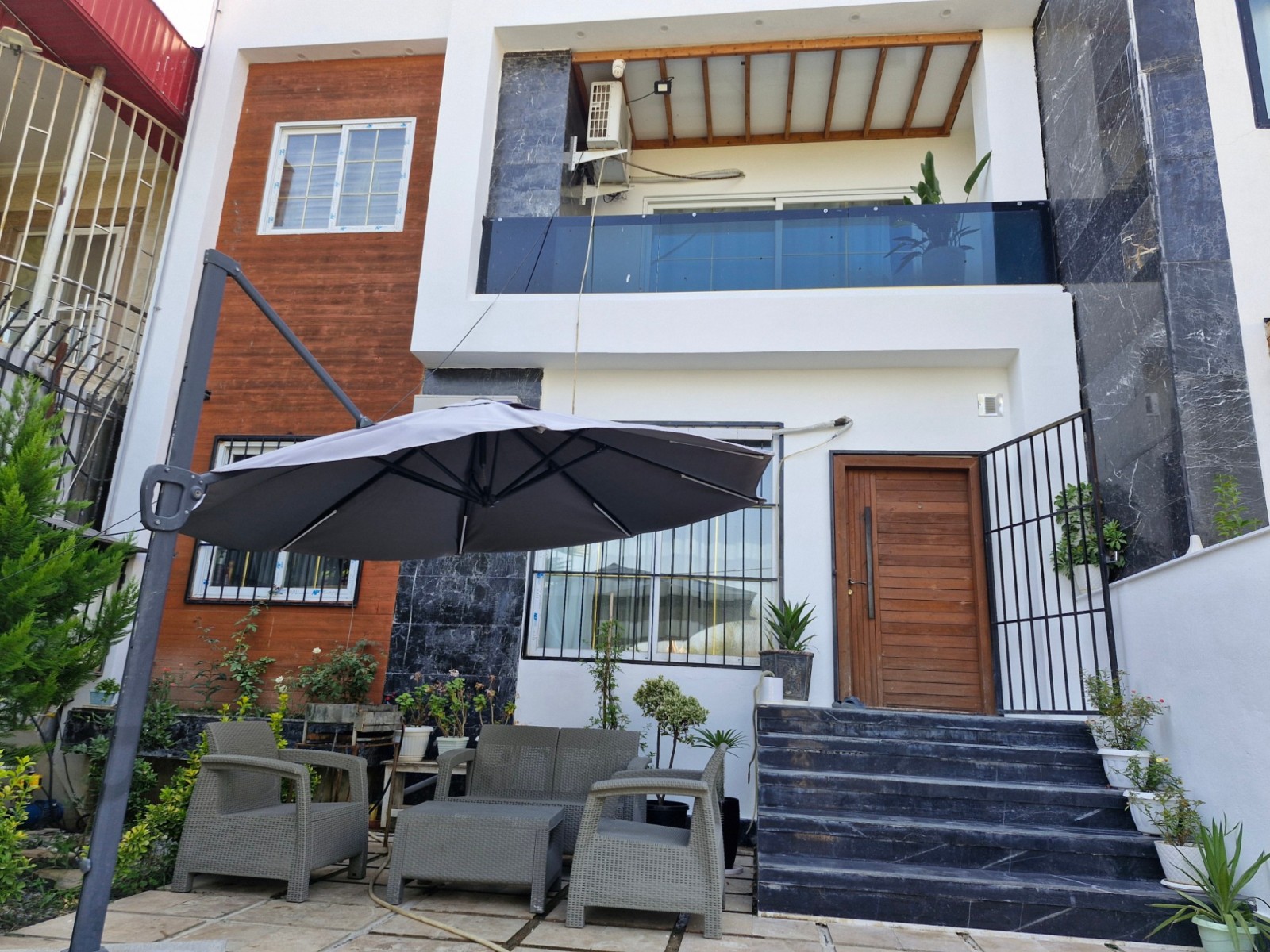 نمای بیرونی ساختمان نمای بیرونی ساختمان