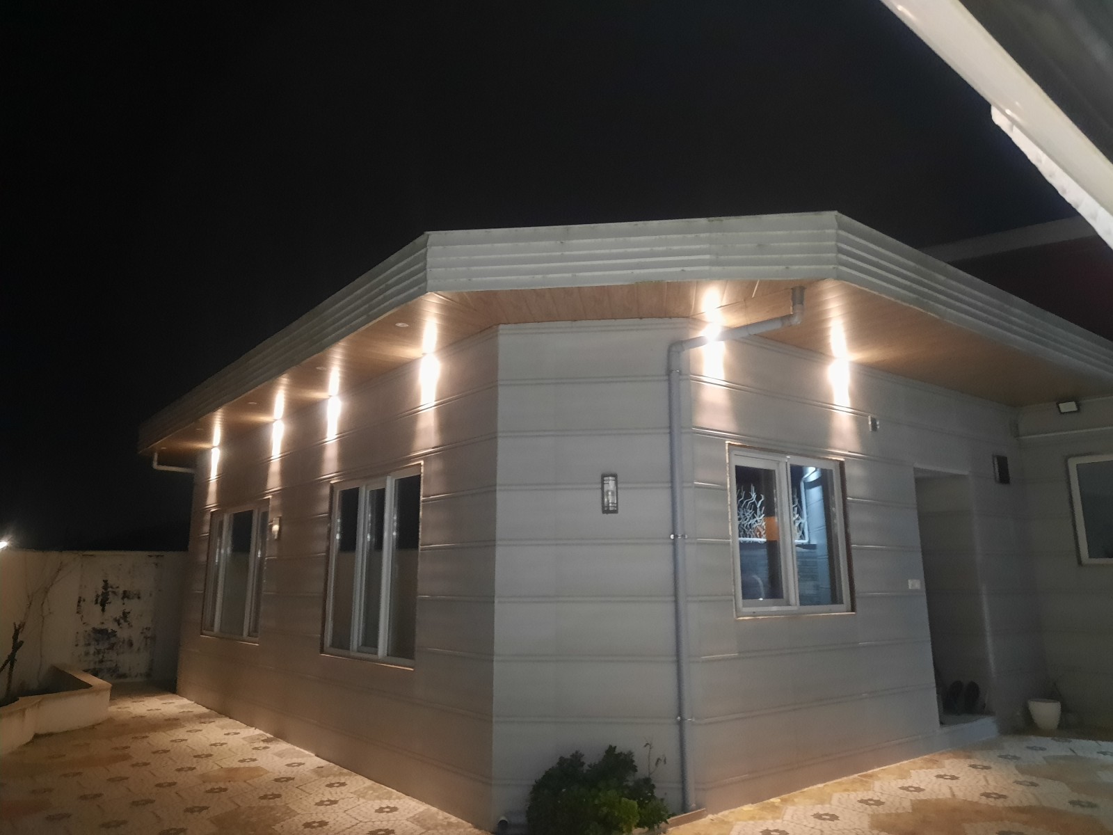 نمای شب ساختمان