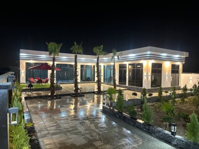 ویلای‌ مدرن سه خوابه استخردار سرپوشیده "یاس 2"