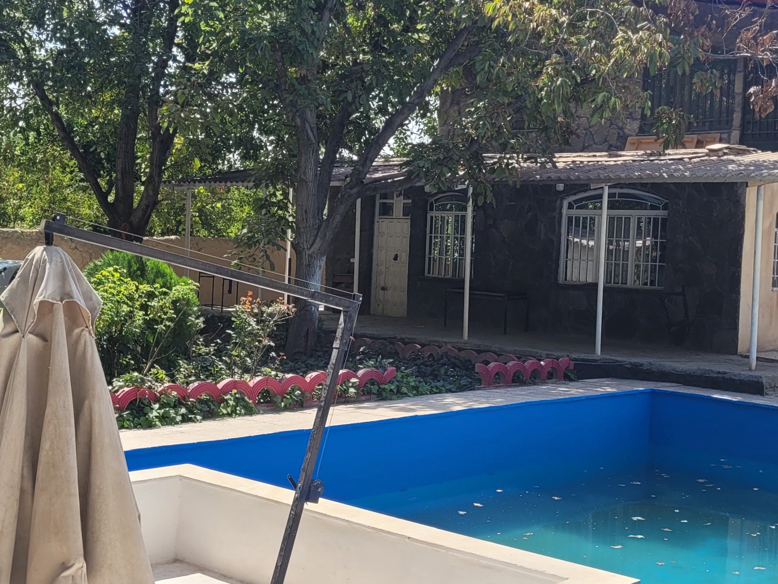 نمای بیرونی ساختمان