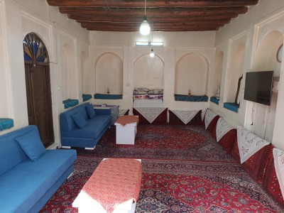 اقامتگاه سنتی دمواژه (اتاق سه دری)