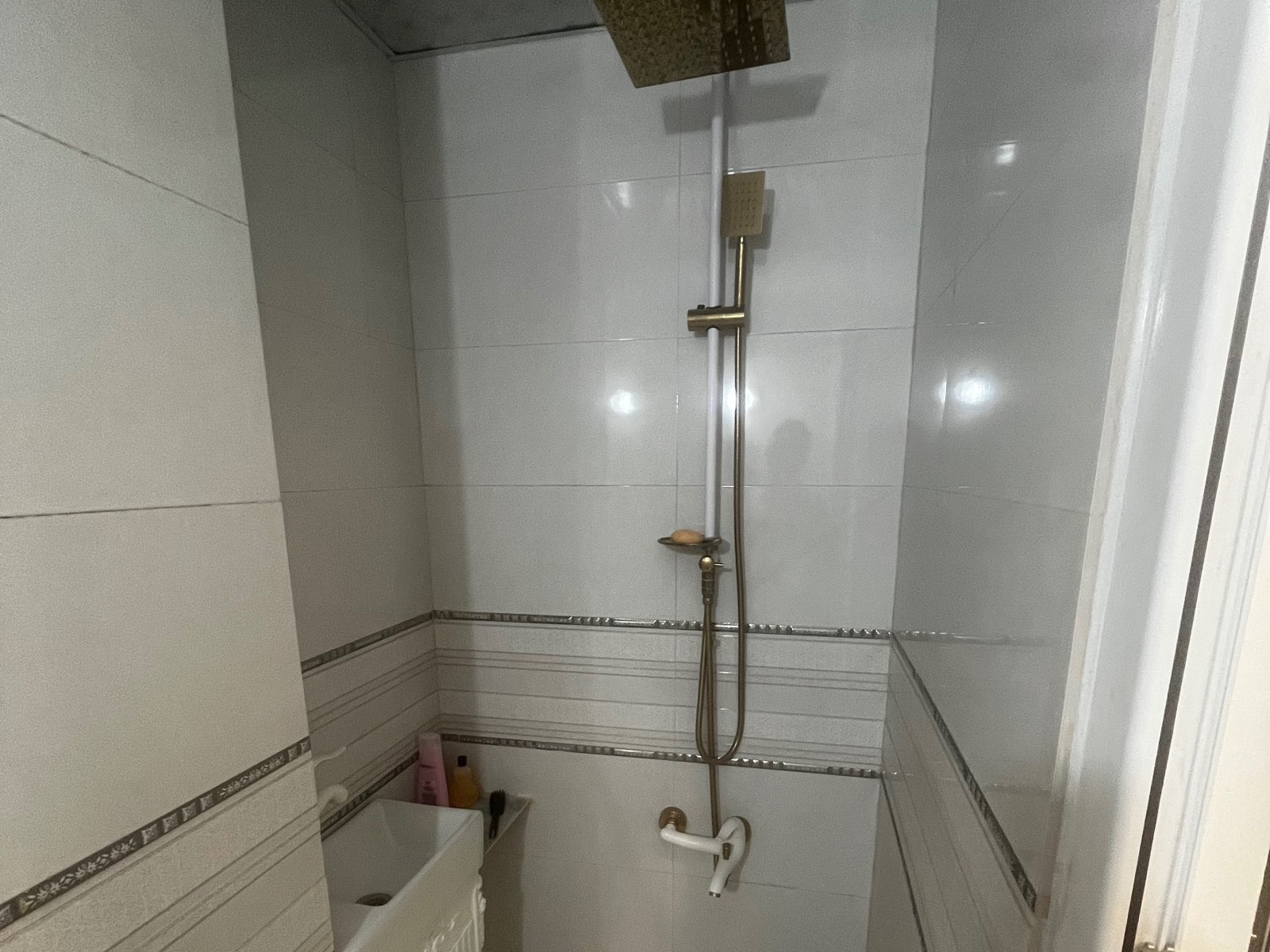 حمام و سرویس یکی هست