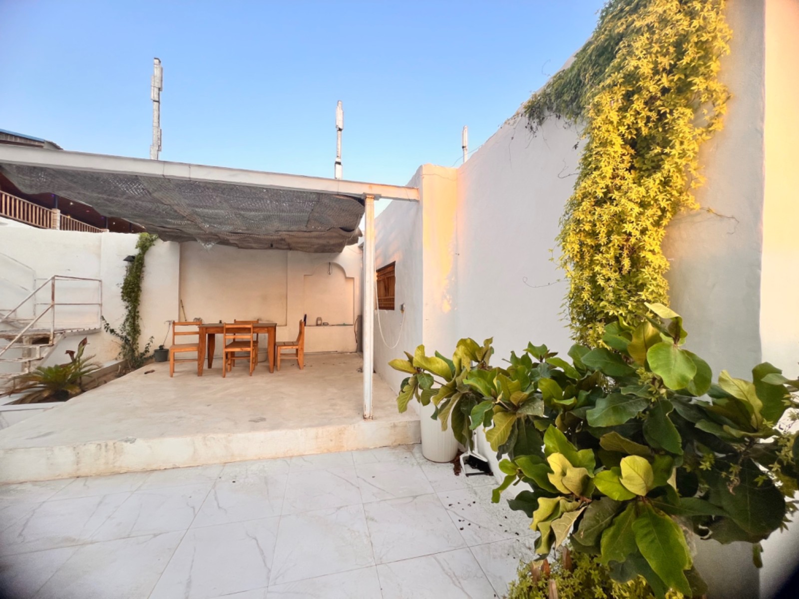 نمای بیرونی ساختمان