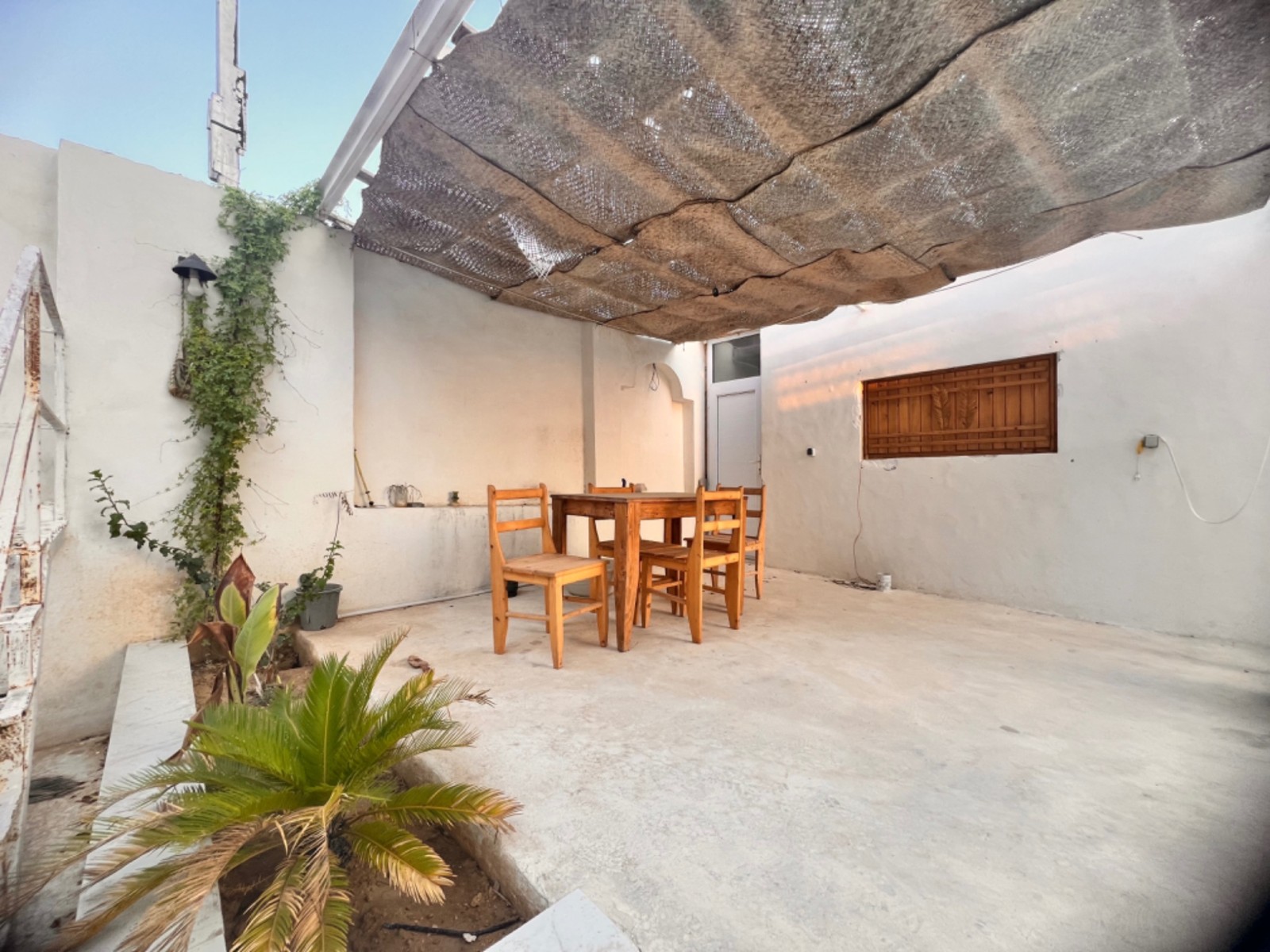 نمای بیرونی ساختمان