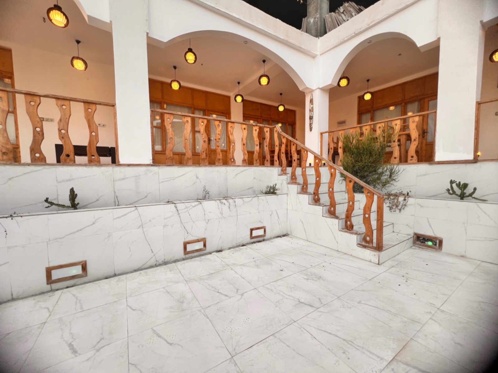 نمای بیرونی ساختمان