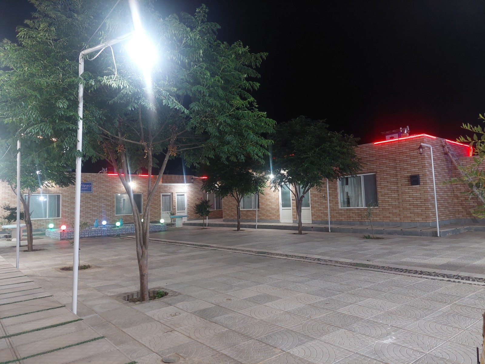 محوطه اقامتگاه