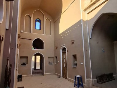 اقامتگاه بومگردی استاد حسین اردکانی "اتاق دکتر اقبالی "