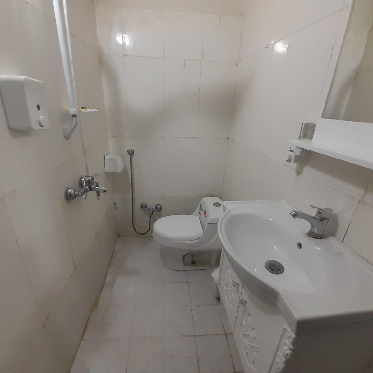 سرویس بهداشتی و حمام سرویس بهداشتی و حمام