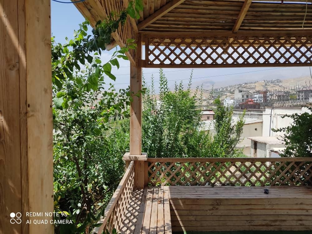 فضای سبز کنار آلاچیق