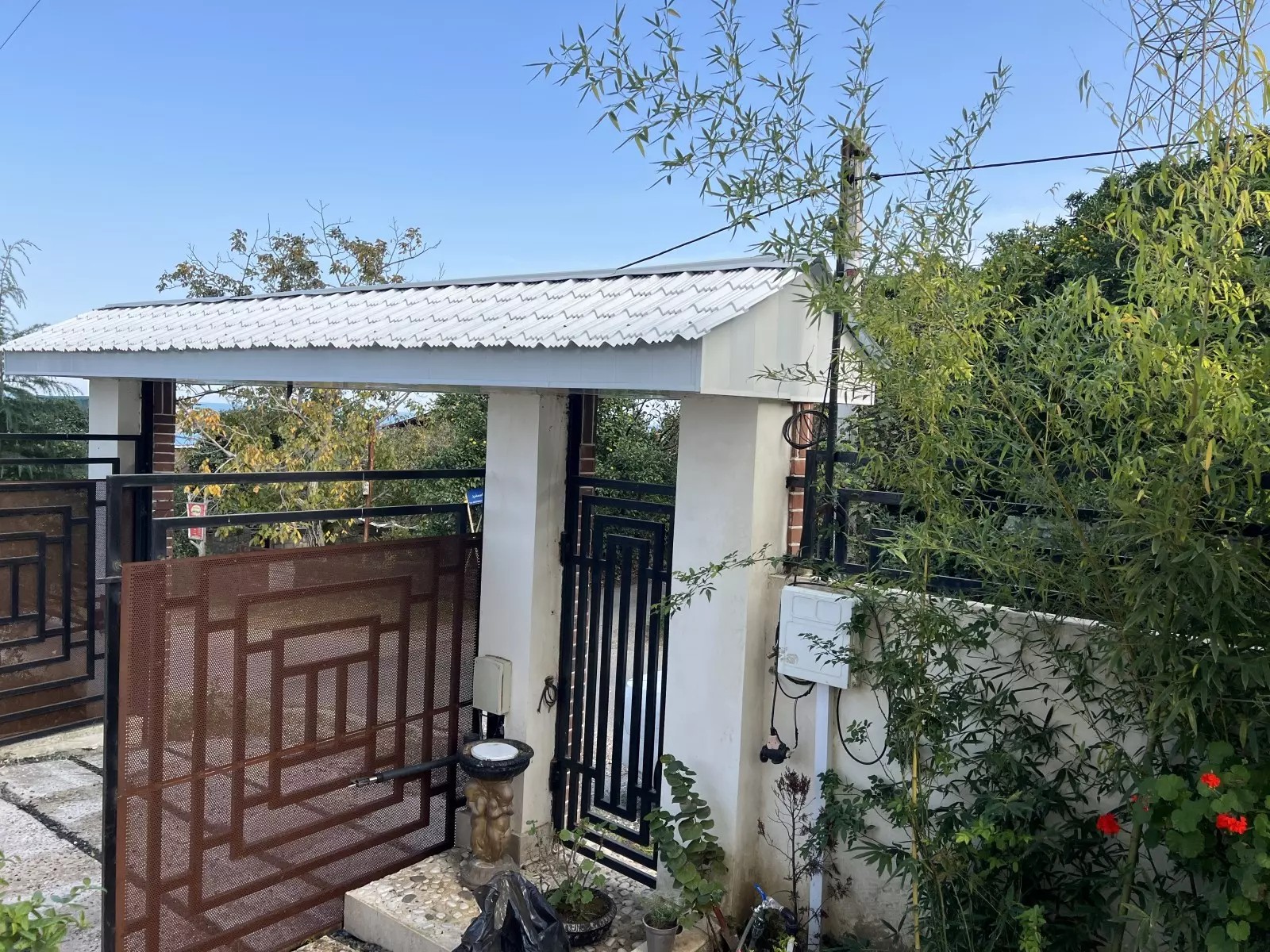 ورودی اقامتگاه ورودی اقامتگاه