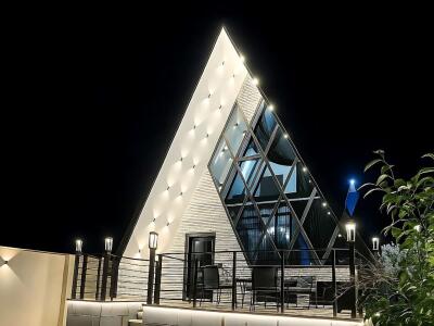 ویلا سوئیسی لوکس استخردار "گل مریم" ویلا سوئیسی لوکس استخردار "گل مریم"