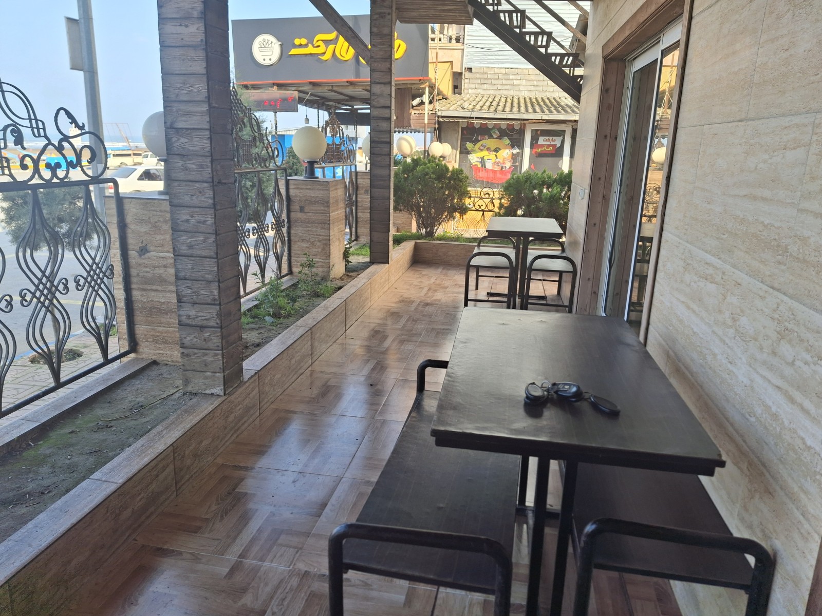 لابی رو به دریا