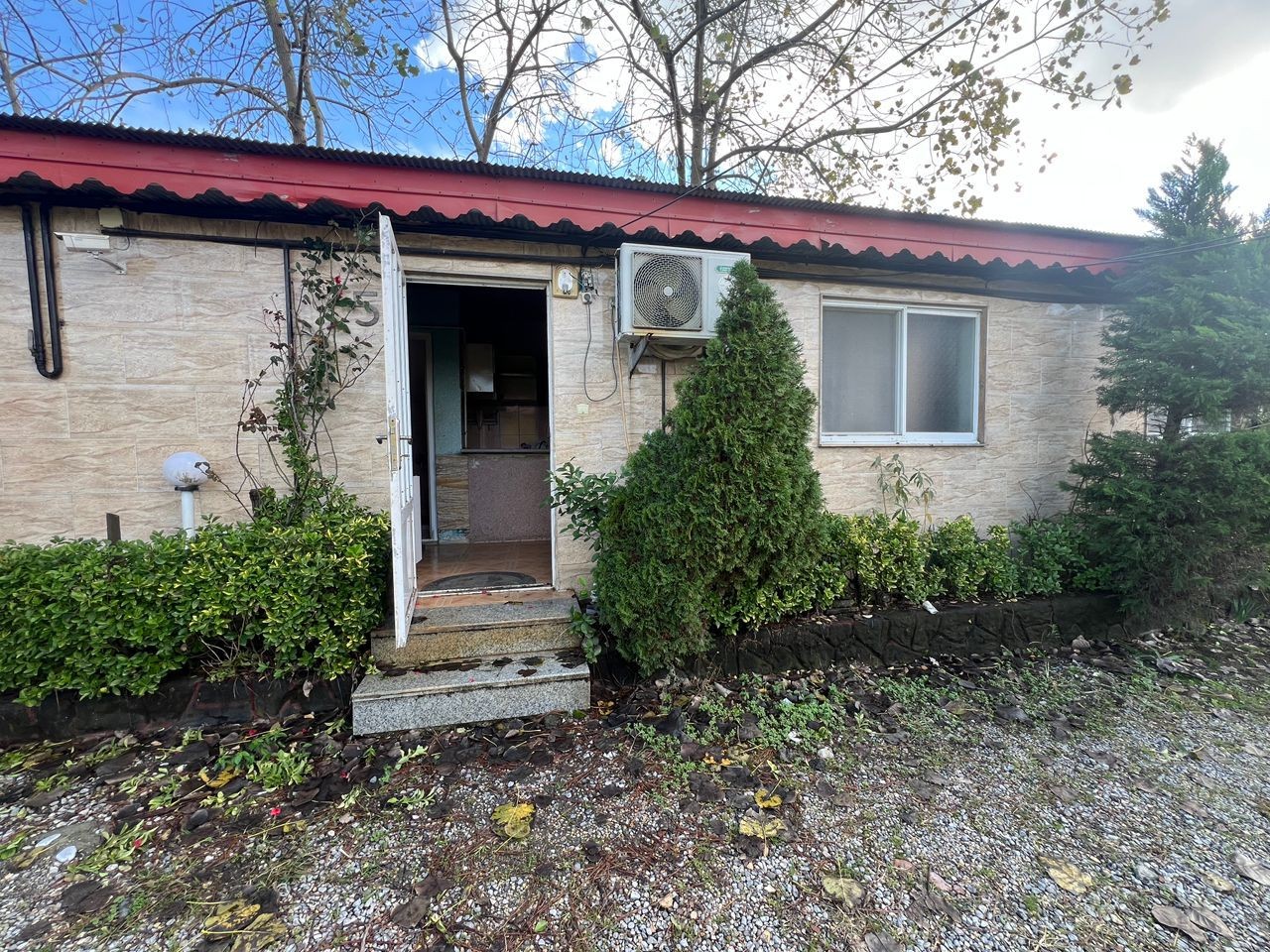 ورودی اقامتگاه ورودی اقامتگاه