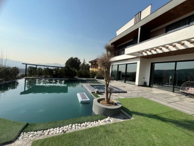 عمارت "گلدن استار" در لواسان بزرگ