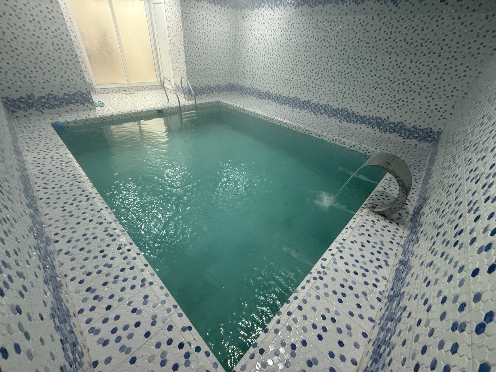 استخر استخر