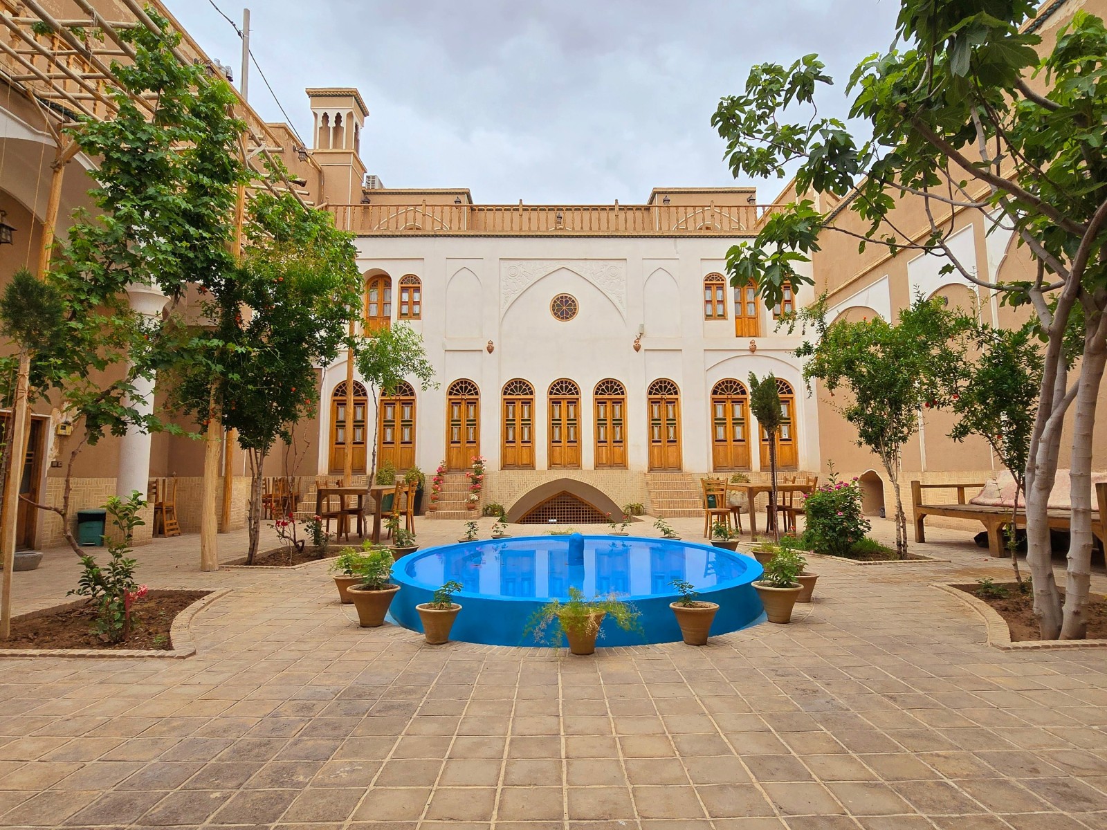 حیاط
