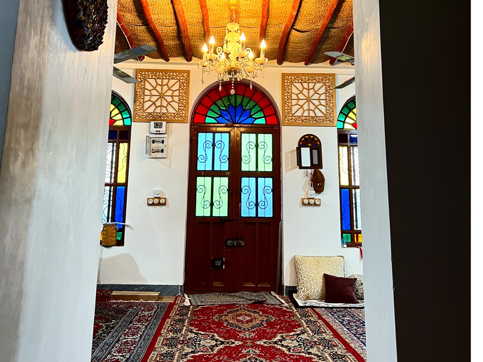 ورودی ساختمان از داخل