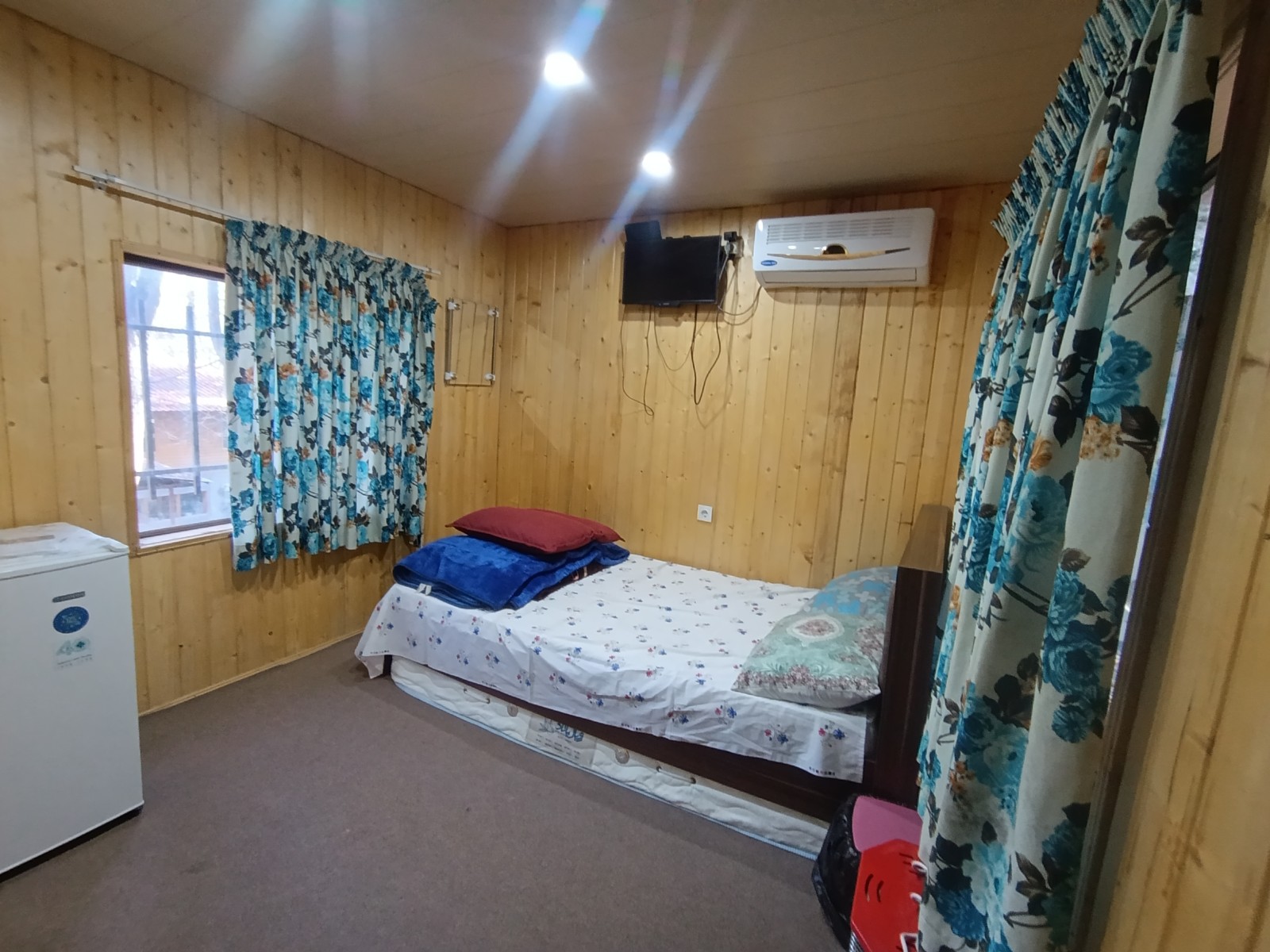 اتاق پذیرایی و خواب اتاق پذیرایی و خواب