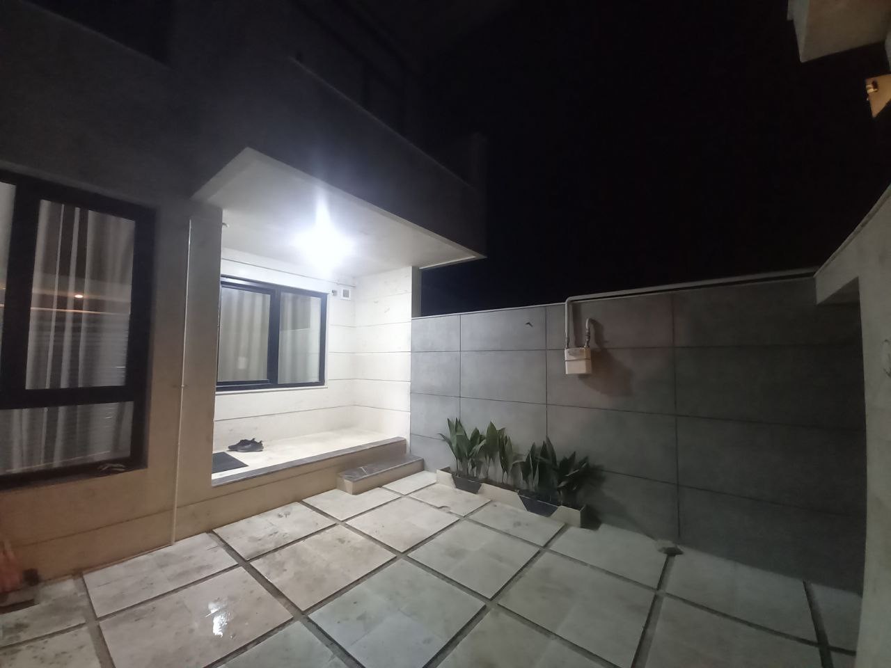 ورودی اقامتگاه ورودی اقامتگاه