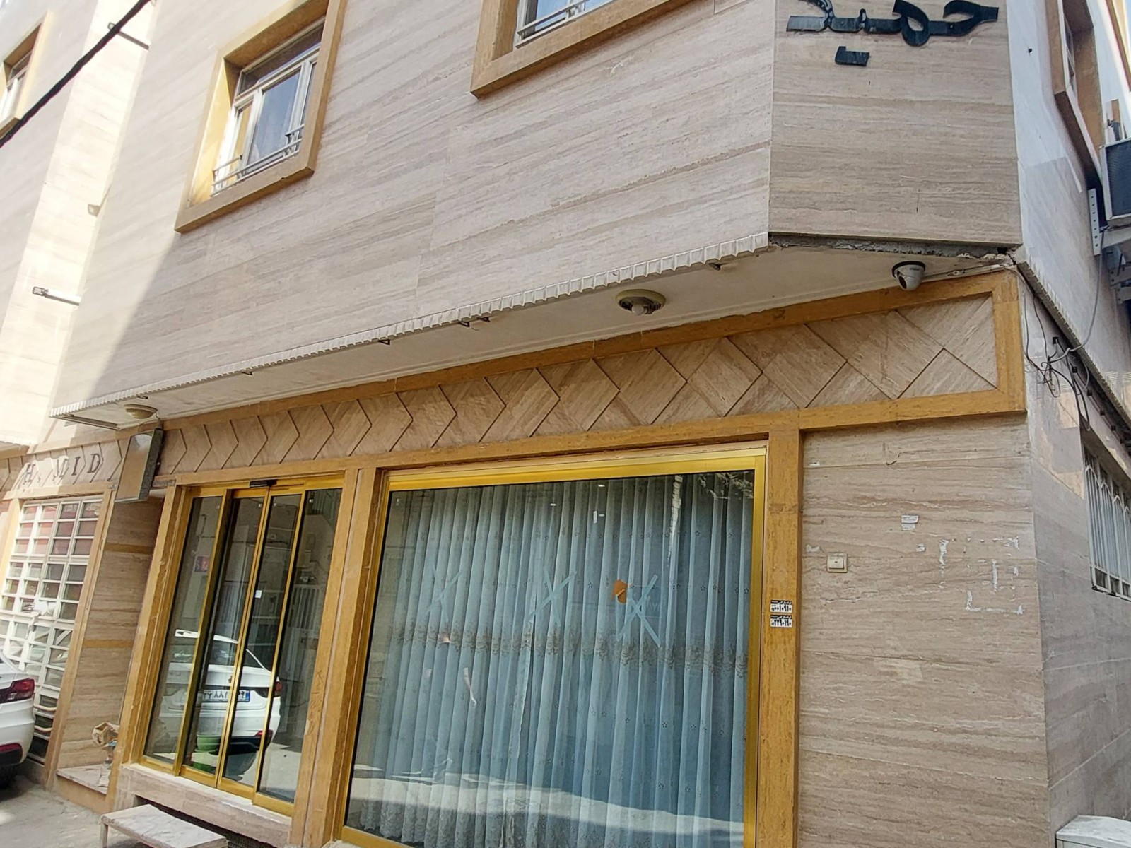 نمای بیرونی ساختمان