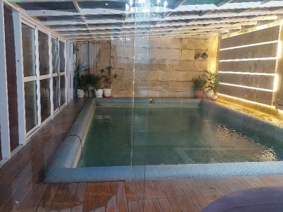 ویلا با استخر آبگرم سرپوشیده