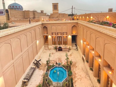 اقامتگاه بومگردی یارا یزد"اتاق بهارستان"