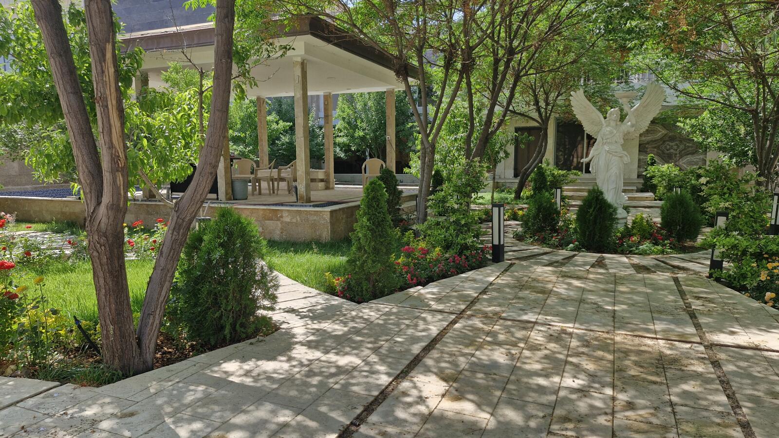 حیاط و آلاچیق حیاط و آلاچیق